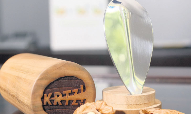 U Glavićevu radionicu dolaze i turisti, najčešće lovci, kolekcionari noževa/Dino Stanin/PIXSELL