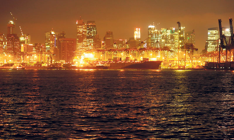 Kontejnerska luka noću