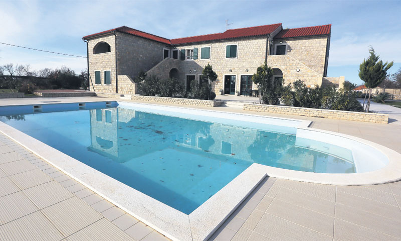 Gospodarstvo je kameni tradicionalni sklop u kojem se krije 60 suvremenih smještajnih jedinica/Duško