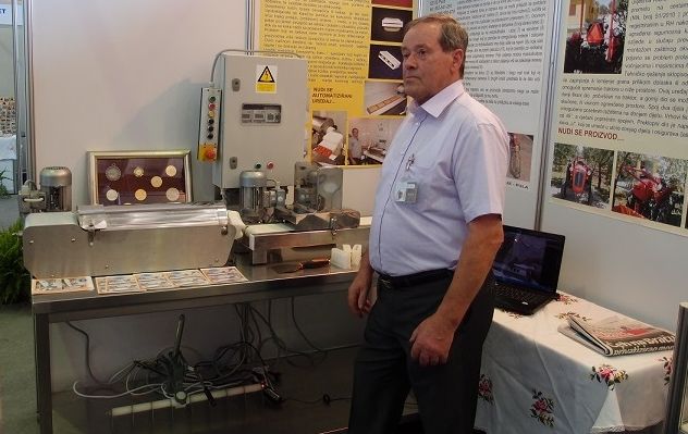 Rovinjanin Klaudijo Šturman izumio je stroj za višerednu proizvodnju ćevapčića i keksi (Press foto)