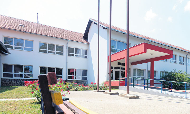 U stubičkoj školi promijenjeni su fasada, krovište, kotlovnica te stolarija, što je stajalo ukupno 1