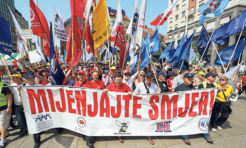 Sindikati su na prosvjedu na središnjem zagrebačkom trgu okupili oko 20.000 ljudi koji su živopisno