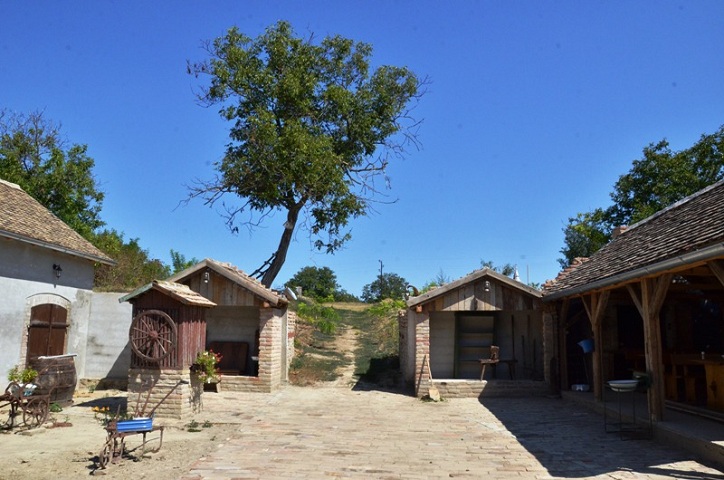 Seosko imanje Jurini dvori