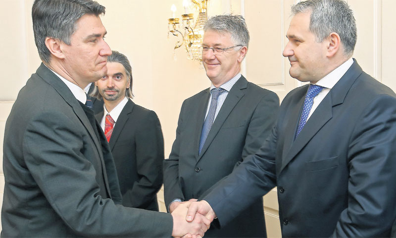 Premijer Zoran Milanović i glavni direktor HUP-a Davor Majetić/Robert AniĆ/PIXSELL
