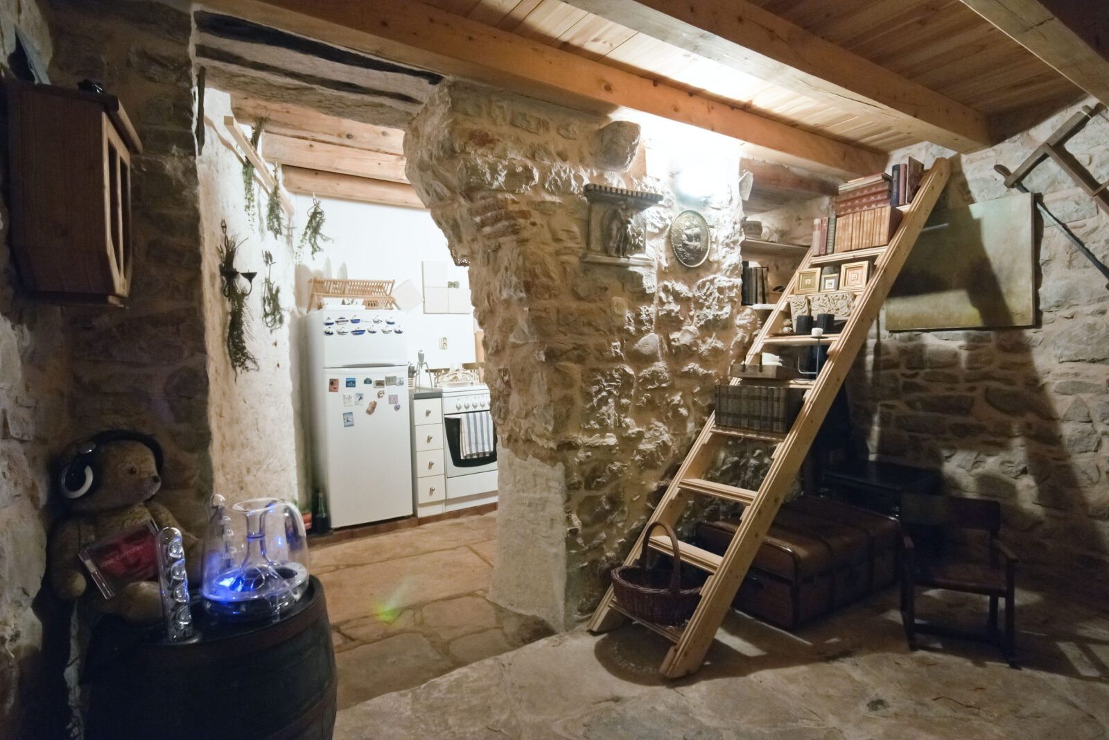 Foto: Svoju kuću na Hvaru zamijenila je 15-tak puta i obišla nekoliko kontinenata