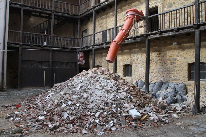 Radovi na čišćenju unutrašnjosti starog grada Dubovca. Photo: Kristina Stedul Fabac/PIXSELL