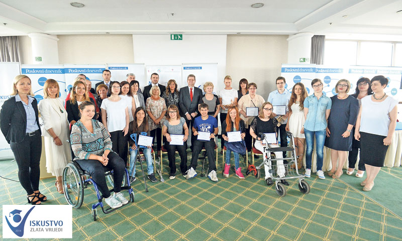 Izabrani studenti s ministrom Mršićem i predstavnicima tvrtki u kojima će odrađivati praksu/Marko Lu