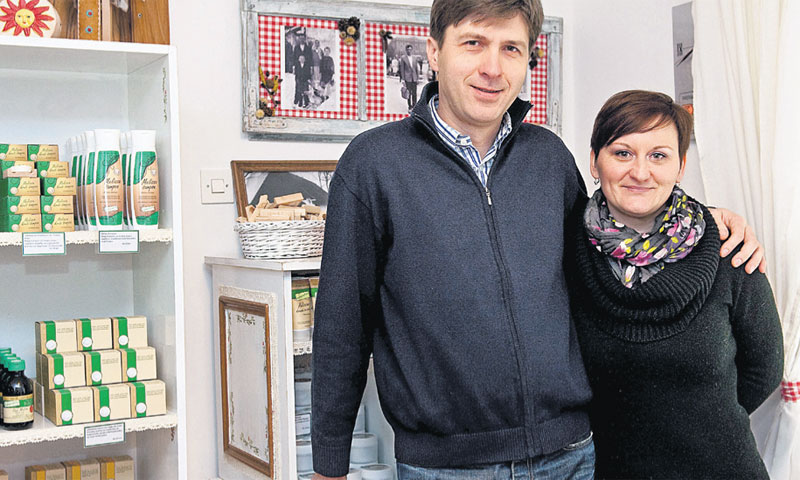 Kuća magične trave u vlasništvu je Mladena Jakopovića, a glavni fitoaromaterapeut je Snježana Mikulč