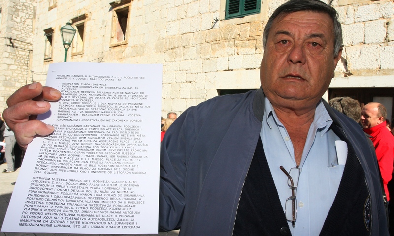 Prosvjed radnika Trimota, Vodoprivrede, Auopoduzeca i ostalih posrnulih imotskih poduzeca ispred zgr