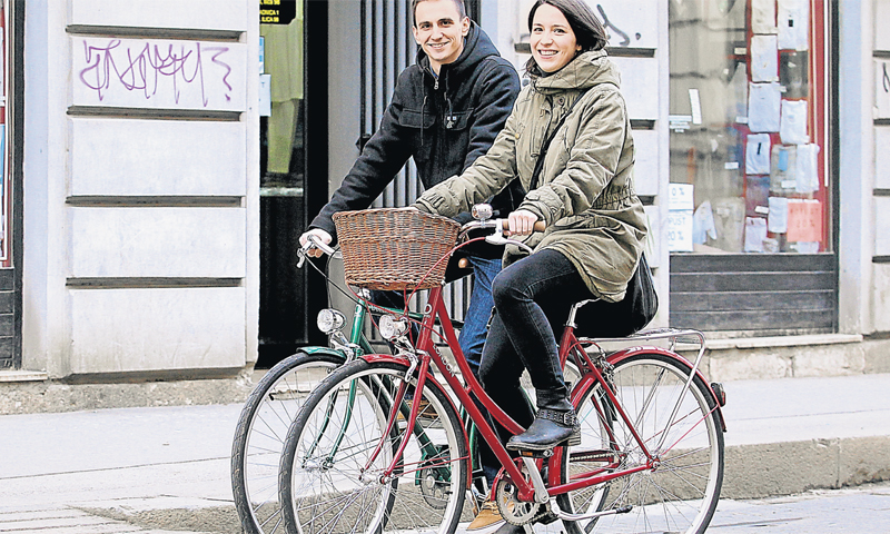Mislav Streicher i Anja Juretić na svojim biciklima/Goran Stanzl/PIXSELL