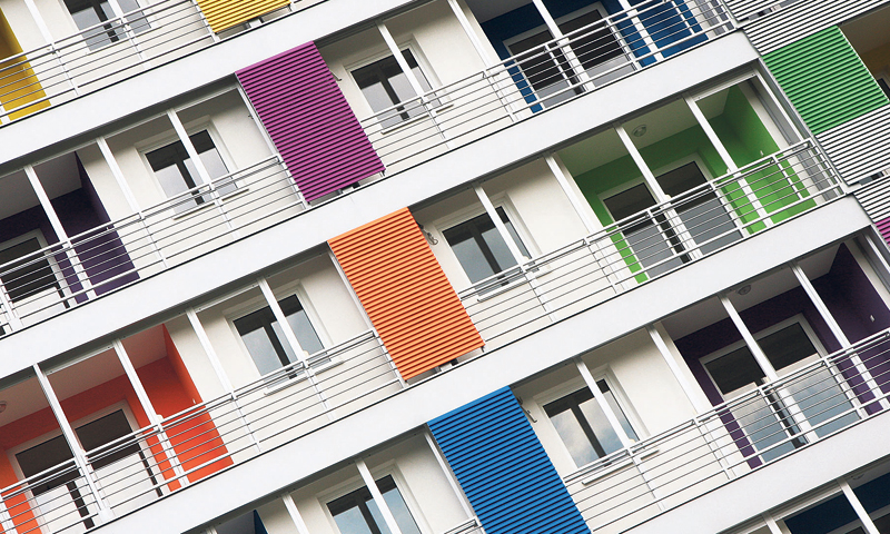 U zagrebačkom naselju Sopnica Jelkovec sagrađeno je 2713 stanova, a njih 1265 bilo je namijenjeno tr