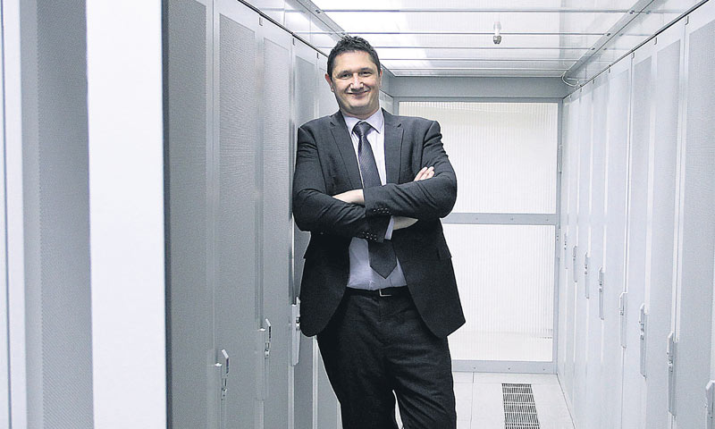 Direktor Altus IT-a u podatkovnom centru u sklopu poslovne zone Ericssona Nikole Tesle, gdje su dvij