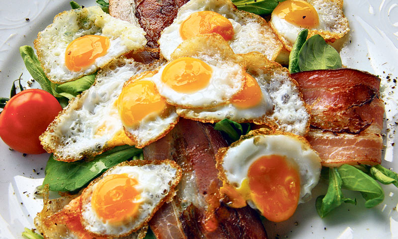 Topla plata od prepeličjih jaja, vrganja i špeka na rikoli/ Dominik Grgurić/PIXSELL