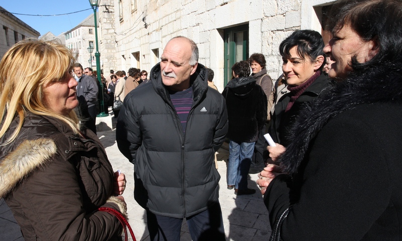 Prosvjed radnika Trimota, Vodoprivrede, Auopoduzeca i ostalih posrnulih imotskih poduzeca ispred zgr