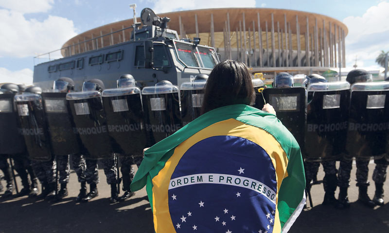 Policija, zasad, uspijeva kontrolirati uglavnom mirne prosvjede/EPA