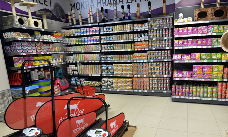 U trgovini se mogu nabaviti i trake za istrčavanje pasa i krevetići/Marko Prpić/PIXSELL