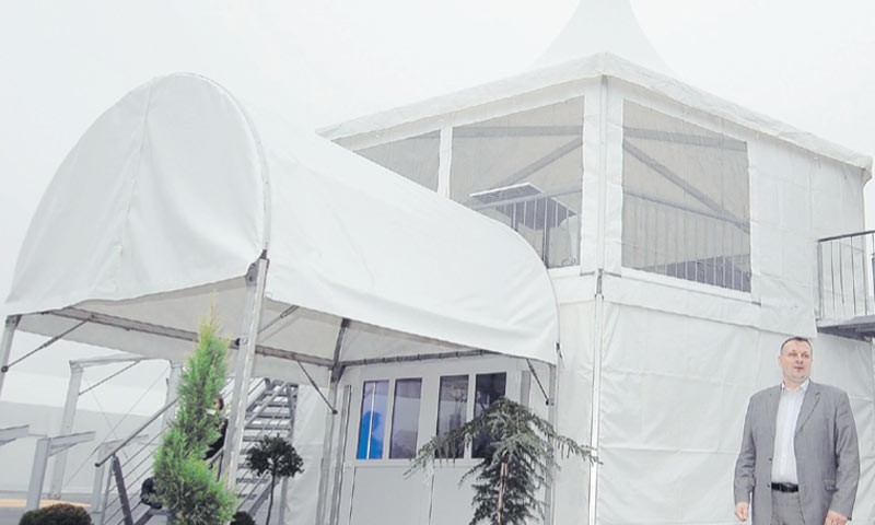 U ponudi su i šatori na kat/PIX