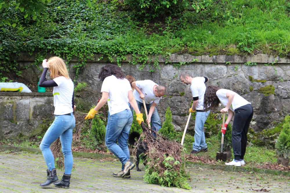 Djelatnici HEP Opskrbe sadili stabla kod hidroelektrane Ozalj u okviru vlastite inicijative 