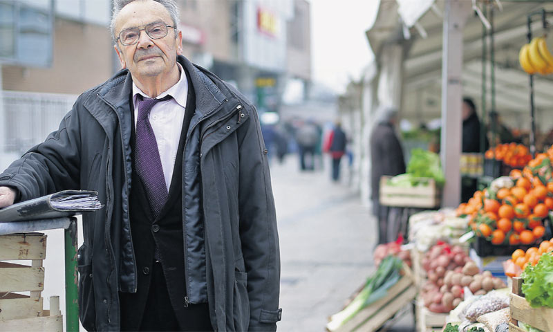 Zvonimir Andabak između zgrade TC-a i platoa na koji su protjerane kumice/P. Glebov/PIXSELL