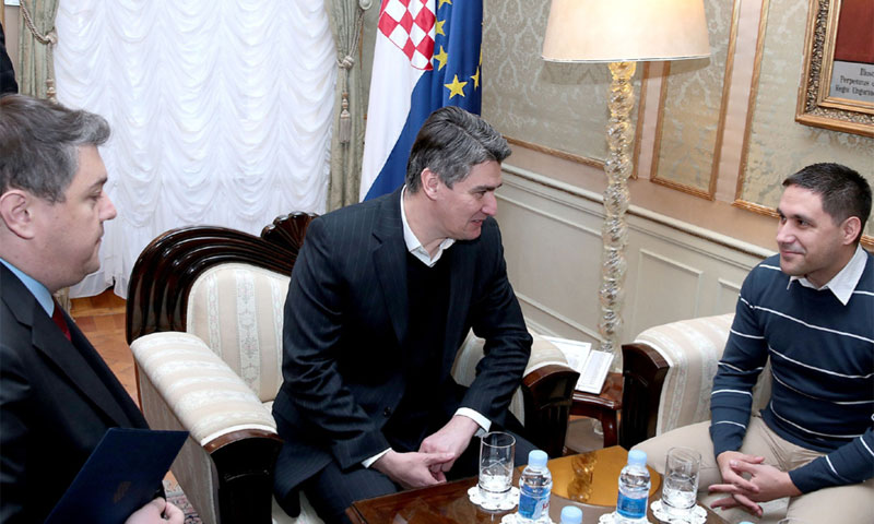 Premijer Zoran Milanović i ministar Lalovac s predstavnicima Udruge franak/ Patrik Macek/PIXSELL