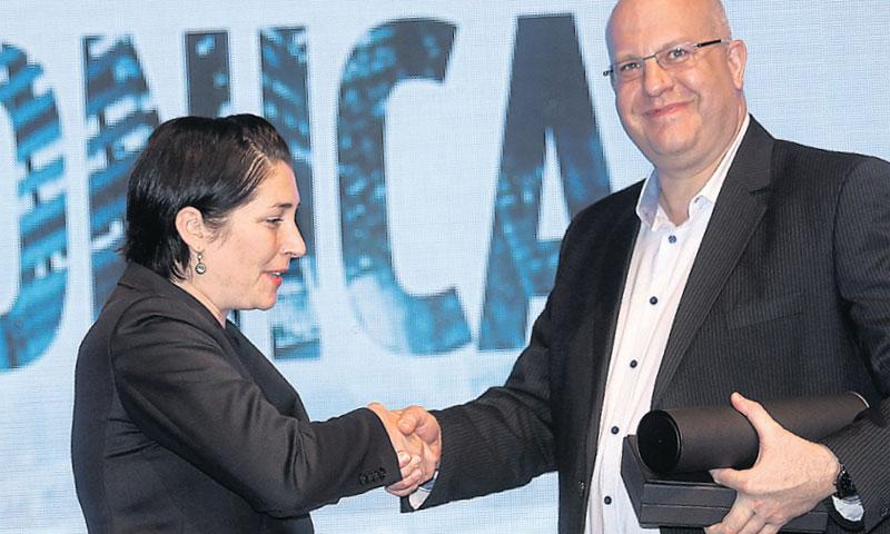 Andrei Novaković nagradu je uručio Johan Bergström iz Tele2 Hrvatske/Goran Stanzl/PIXSELL