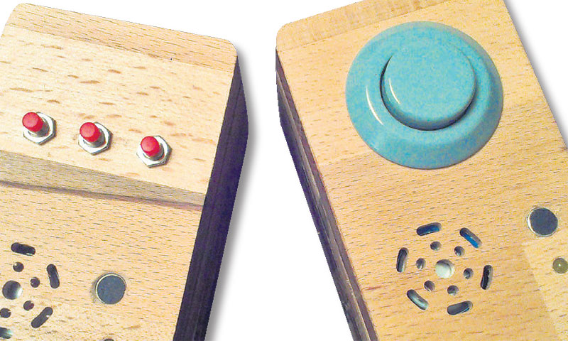 Izradili su dvije verzije uređaja; jednu sa tri tipke, a drugu s rotirajućim gumbom