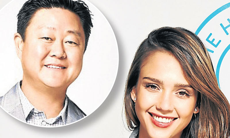 Brian Lee i Jessica Alba pokrenuli su  The Honest Company u Santa Monici u Kaliforniji. Tvrtka proda