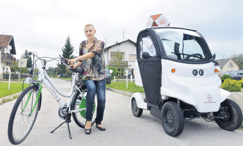 Manuela Biskup, direktorica prodaje, s biciklom Ducati komponenta