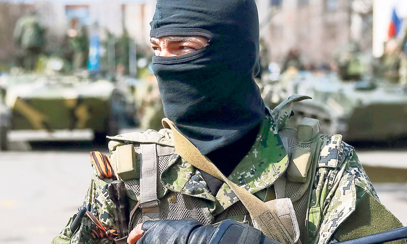 Proruski vojnik u ukrajinskom gradu Kramatorsk/REUTERS