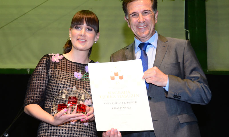 Nagradu OPG-u Puhelek-Purek, uručio je ministar Davor Romić/Marko Prpić/PIXSELL