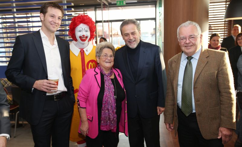 Otvorenje novog McDonald’s restorana u istocnom djielu grada. Restoran je otvorio gradonacelnik Mil