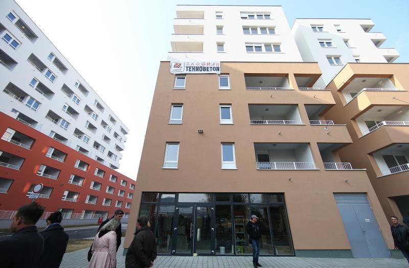 Ministrica Anka Mrak-Taritaš obišla gradiliste POS-ovih stanova u Svetoj Klari. Photo: Jurica Galoić