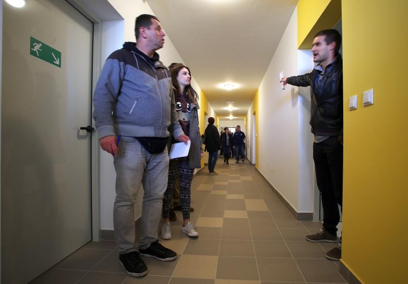 Ministrica Anka Mrak-Taritaš obišla gradiliste POS-ovih stanova u Svetoj Klari. Photo: Jurica Galoić