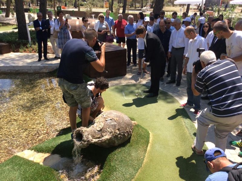 Ministar Darko Lorencin na novom Adventure Golf terenu u Zatonu. Press Foto