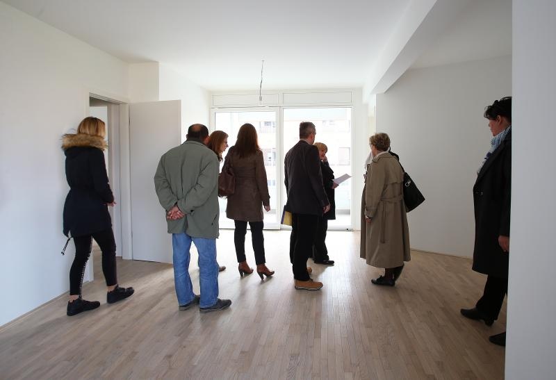 Ministrica Anka Mrak-Taritaš obišla gradiliste POS-ovih stanova u Svetoj Klari. Photo: Jurica Galoić