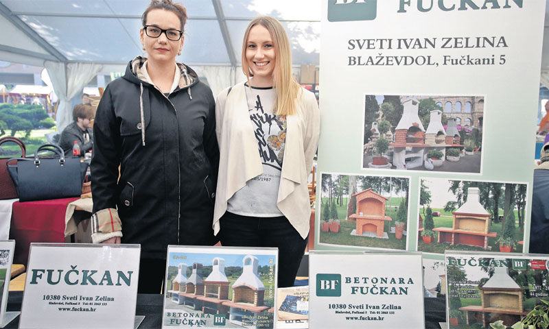 Franka i Lucija Puhelek na štandu obiteljske tvrtke koja se bavi proizvodnjom betonskih elemenata za