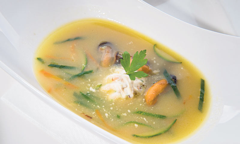 Juha od dagnji sa julienne povrćem/Grgo Jelavić/PIXSELL