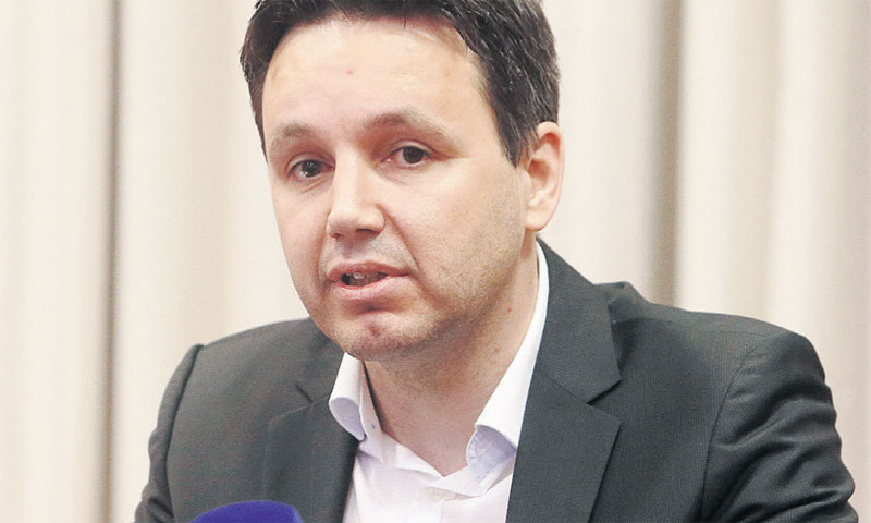 T. Ljutić bio je član Uprave Kraša, potom je osnovao tvrtku Mali biskviti, a ministar S. Linić prozv