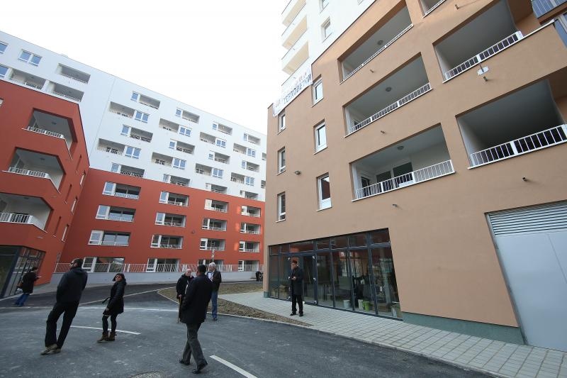 Ministrica Anka Mrak-Taritaš obišla gradiliste POS-ovih stanova u Svetoj Klari. Photo: Jurica Galoić