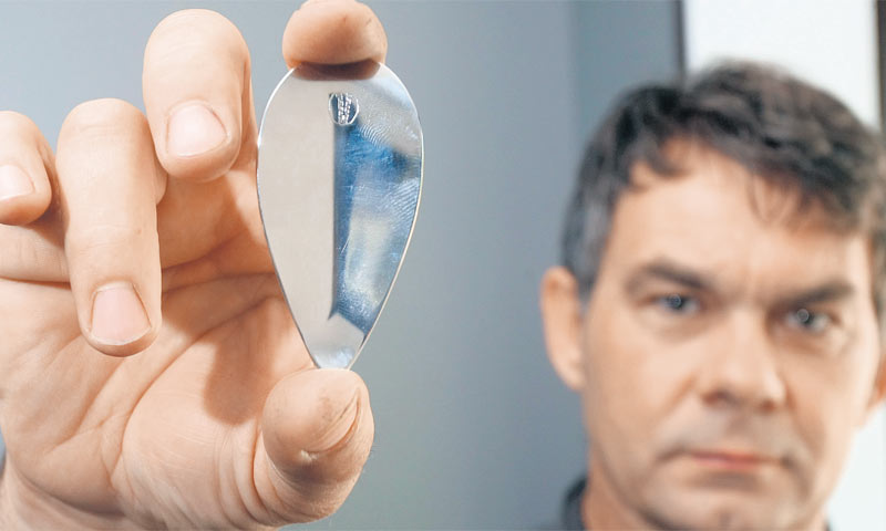 Neven Glavić, majstor s Belafuže, naselja u zapadnom dijelu Zadra, izrađuje ‘noževe s potpisom’/Dino