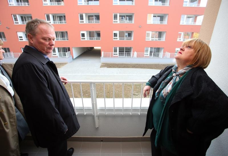 Ministrica Anka Mrak-Taritaš obišla gradiliste POS-ovih stanova u Svetoj Klari. Photo: Jurica Galoić