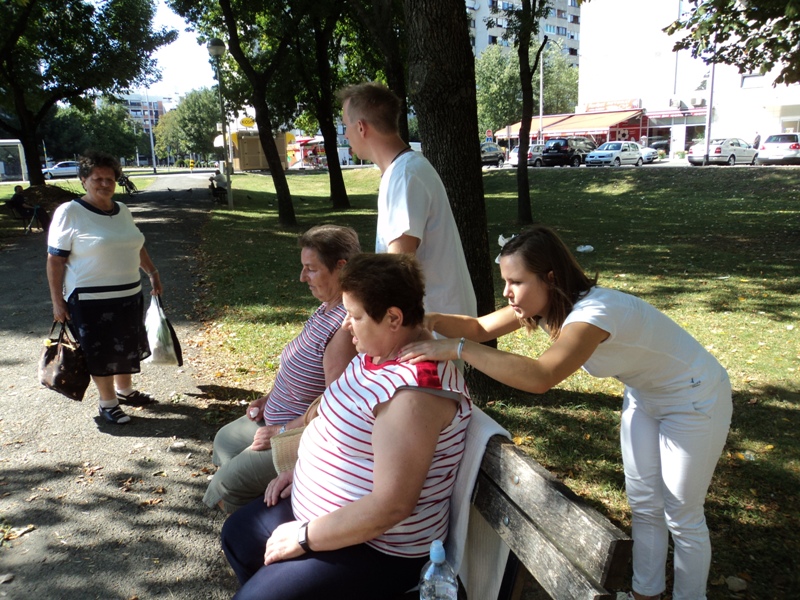 Masaža na javnim klupicama