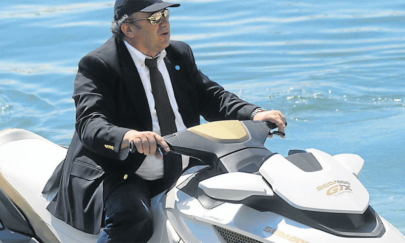 Osebujnim dolaskom splitski gradonačelnik Željko Kerum prekršio je prometne propise/PIX