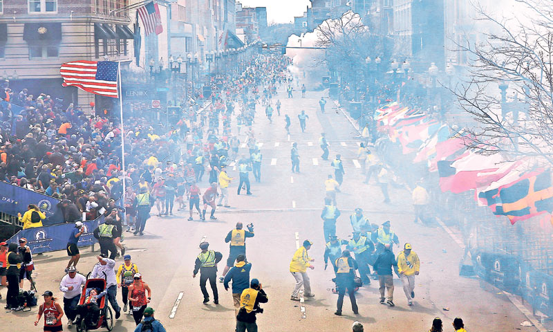 Među poginulima je i osmogodišnji dječak koji je čekao da njegov otac završi utrku/EPA