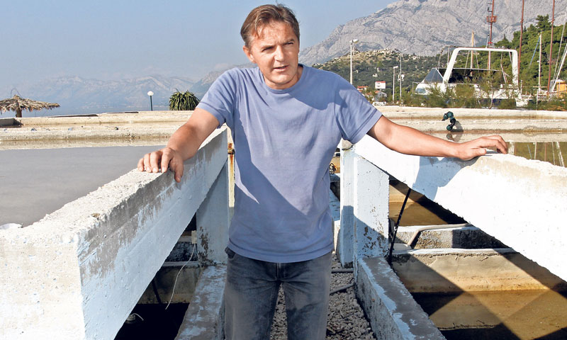 Ivan Šimić u svojoj vjetrosolani u Krvavici kod Makarske dobiva pet tona soli/Tino Jurić/PIXELL