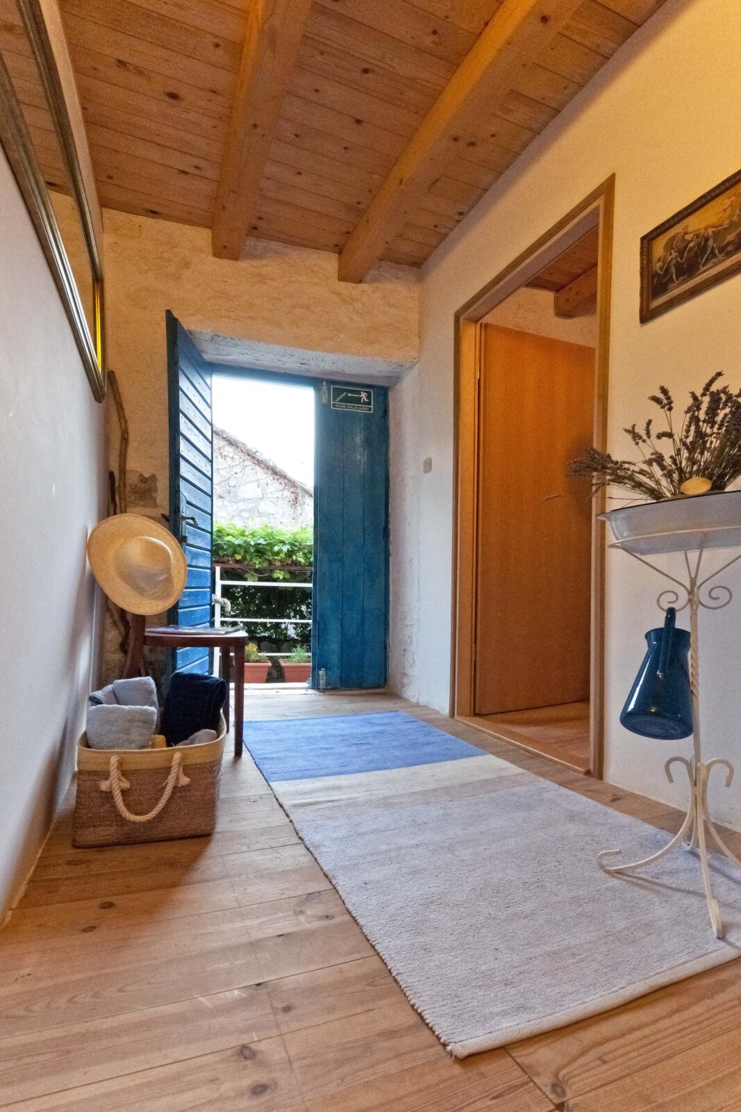 Foto: Svoju kuću na Hvaru zamijenila je 15-tak puta i obišla nekoliko kontinenata