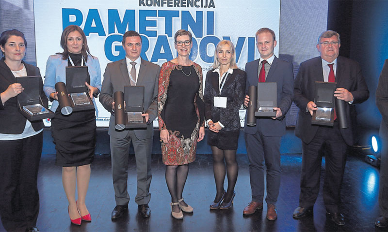 Predstavnici nagrađenih gradova s najboljom praksom na natječaju Poslovnog dnevnika 'Pametni gradovi