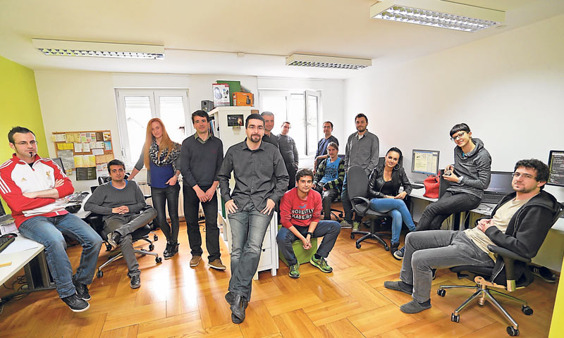 Nekoliko ključnih projekata u zadnje dvije godine godine omogućili su Revoluciji da sa četvero zapos