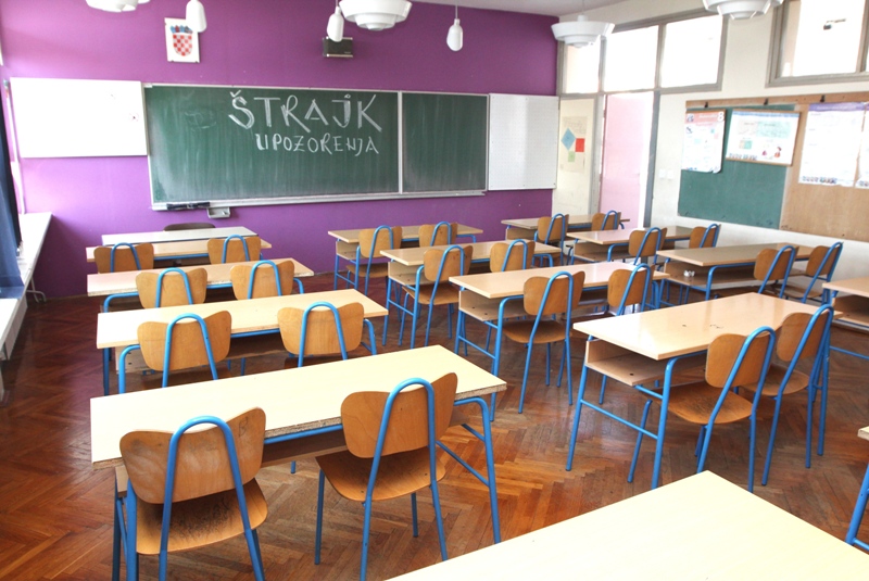 Šibenik: Prazna učionica u školi zbog štrajka upozorenja; Foto: Dusko Jaramaz/PIXSELL