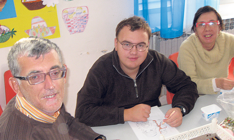 Korisnici su uključeni u brojne umjetničke i zanatske aktivnosti